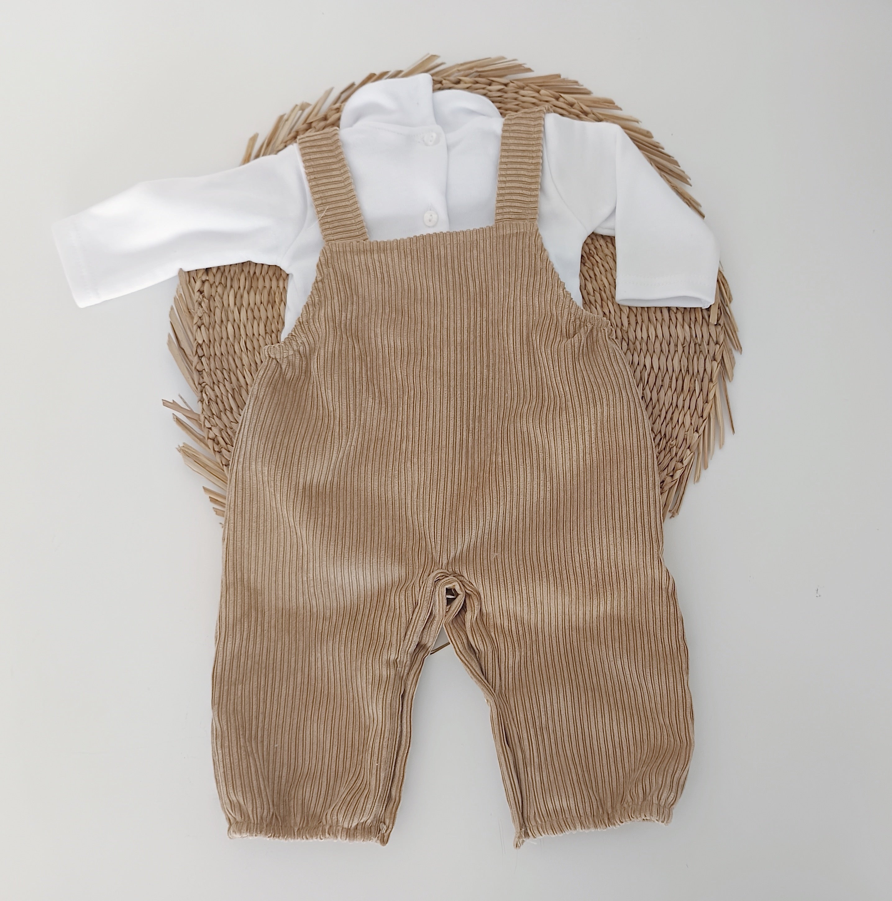 Jardineiras de Bombazine Bolso com Camisa Camel