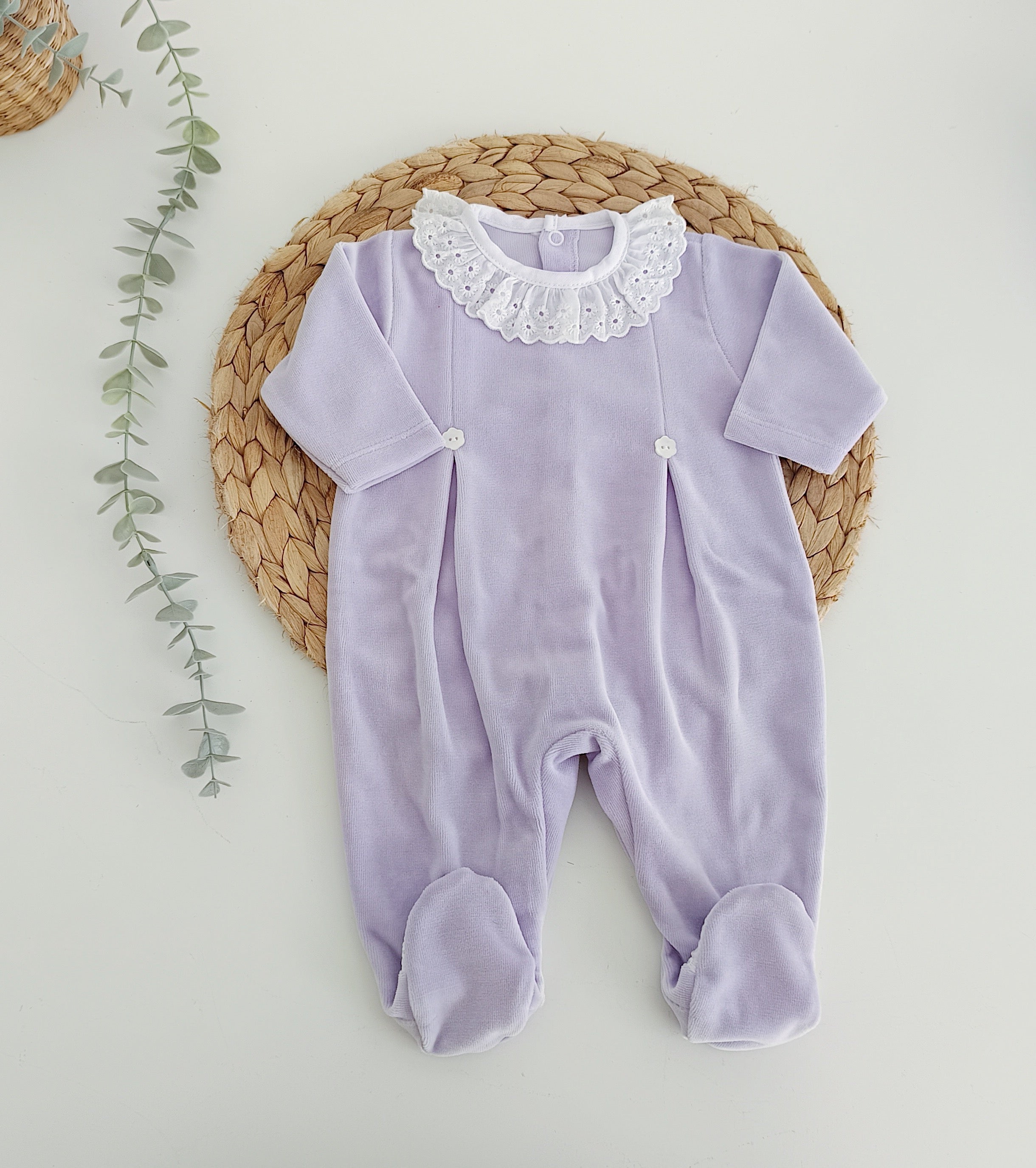 Babygrow Veludo Com Botões Flor e Gola De Folho Lilás