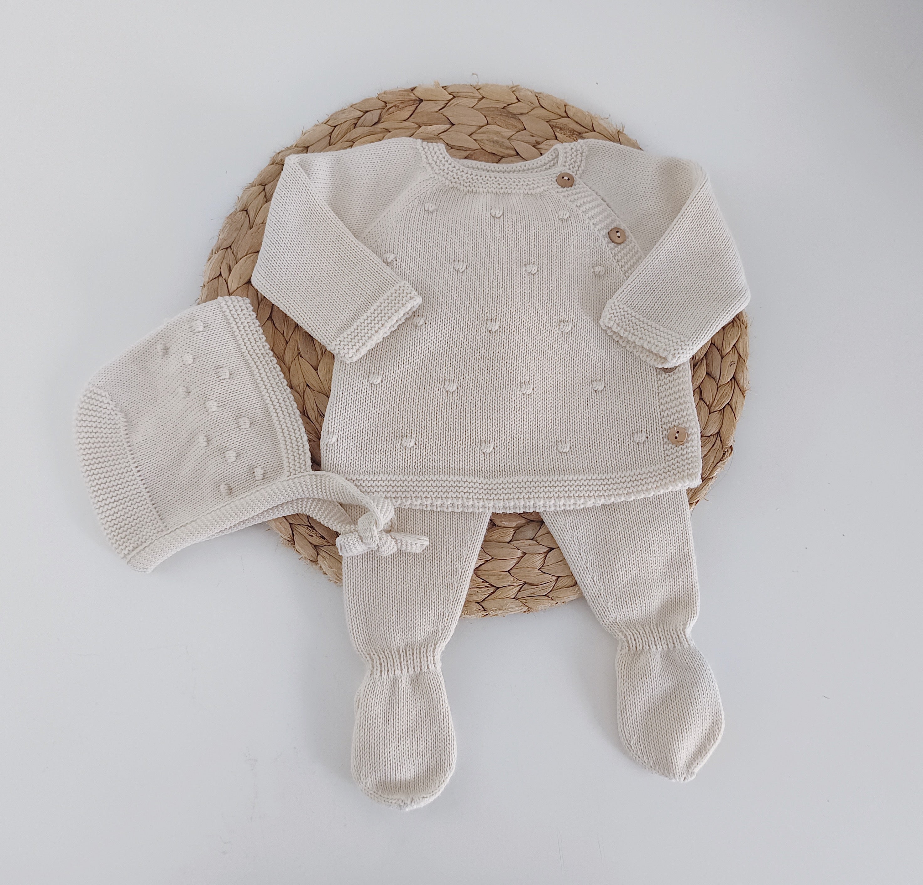 Conjunto de Malha Pompons em Relevo Botões com Touca Areia