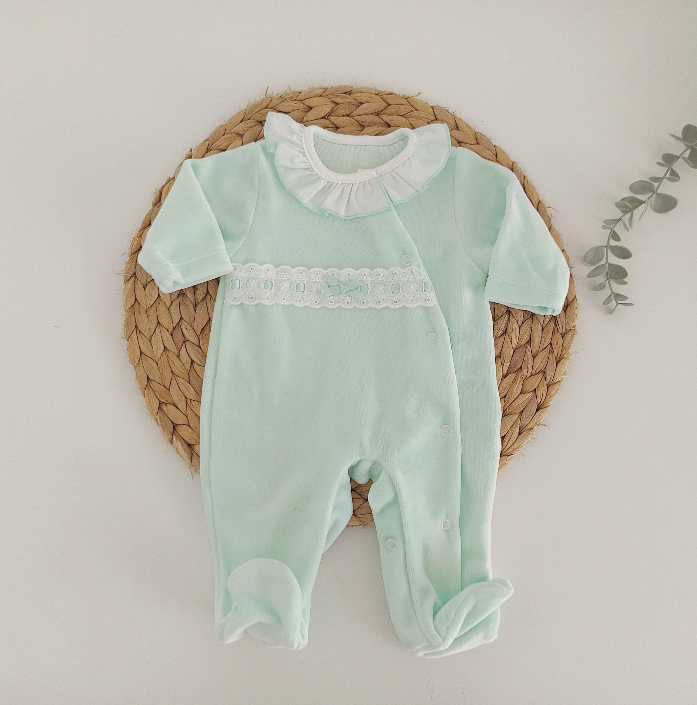 Babygrow Veludo com Renda e Lacinho Verde Água