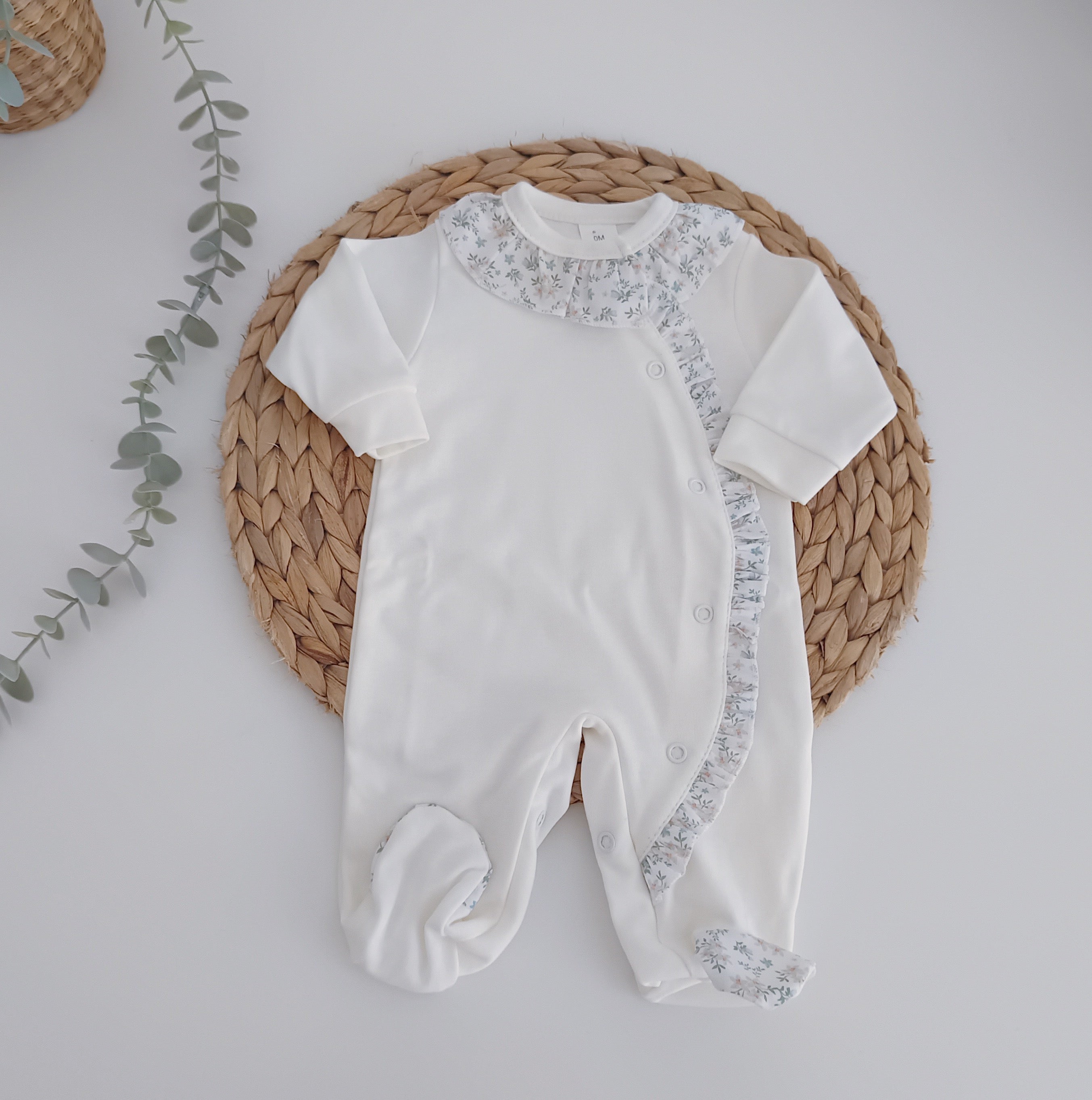 Babygrow Algodão Folho e Gola Flores Pérola