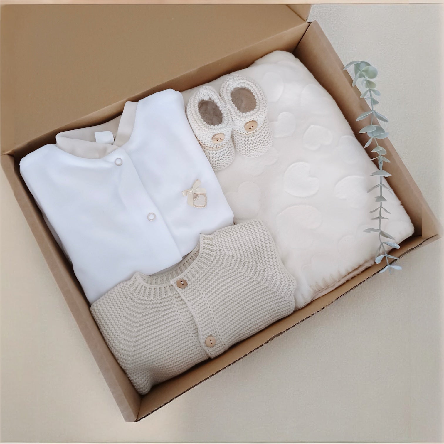 Pack de Bebé com Manta, Babygrow, Casaco e carapins Amor Areia