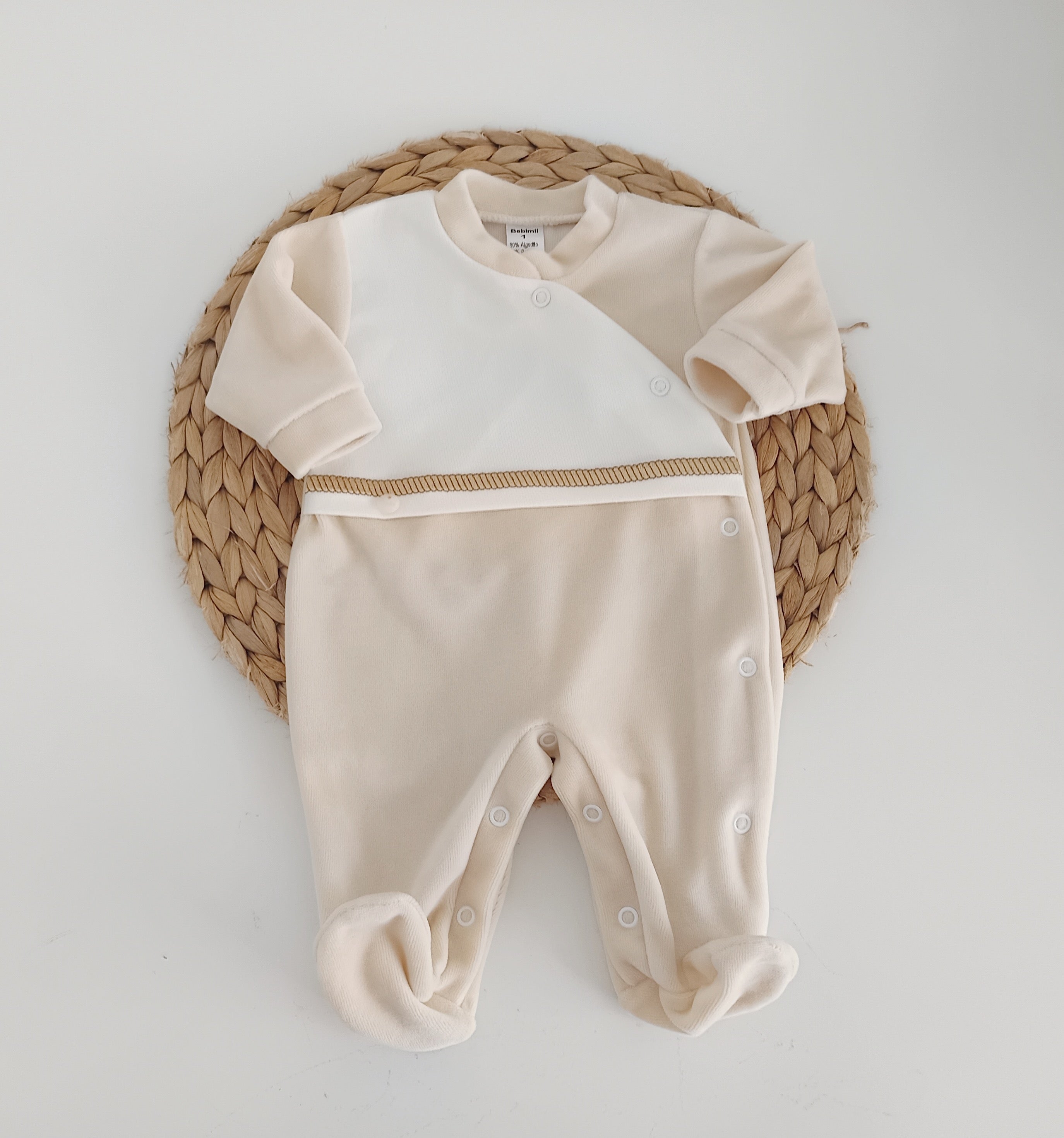 Babygrow Veludo Peitilho Barra Areia