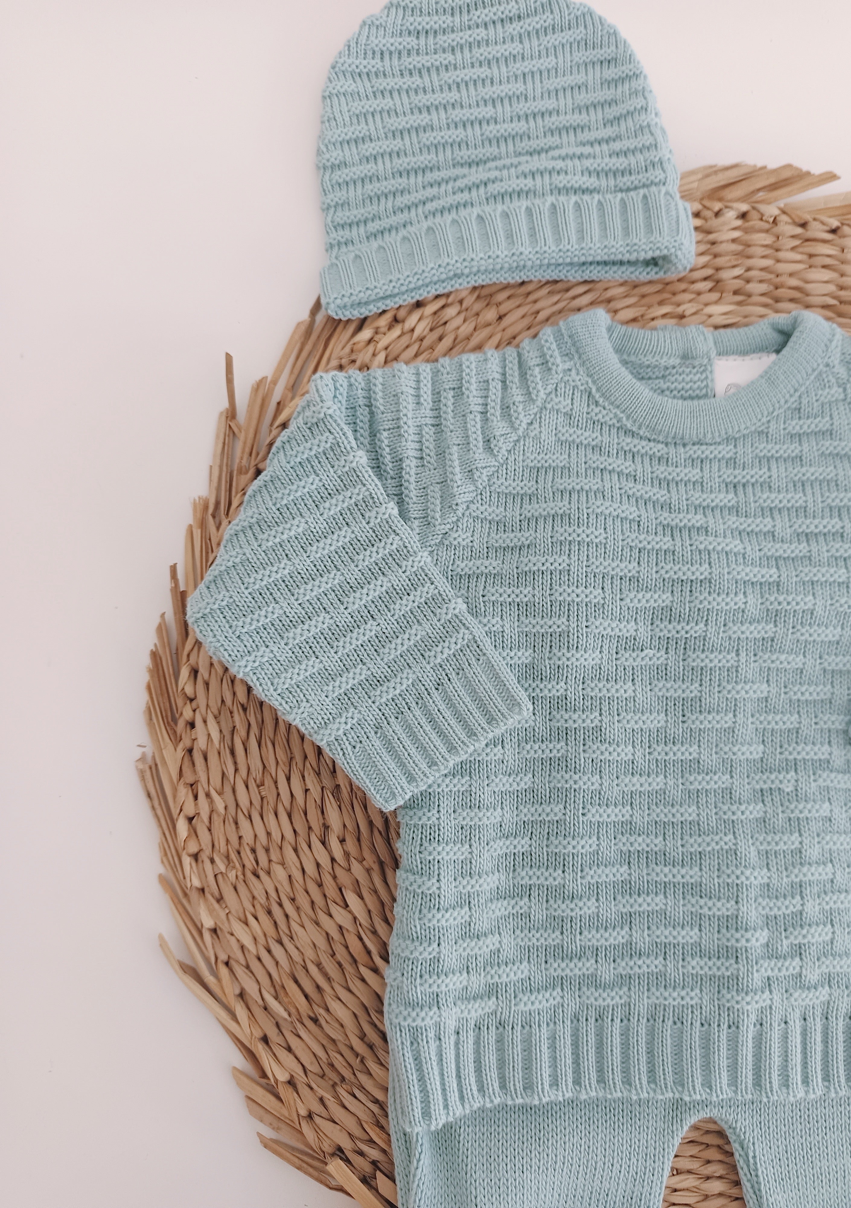Conjunto de Malha Trabalhado com Gorro Verde