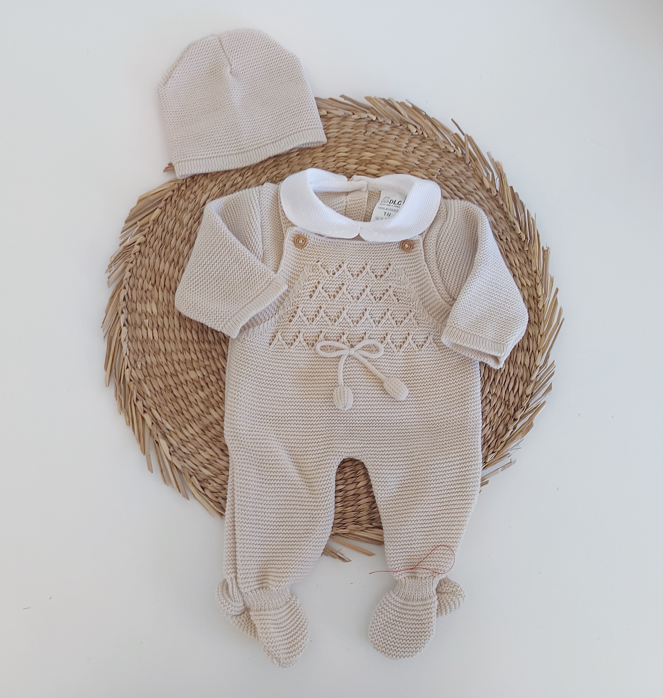 Jardineira Malha Saída Maternidade Pompons Pequenos Areia