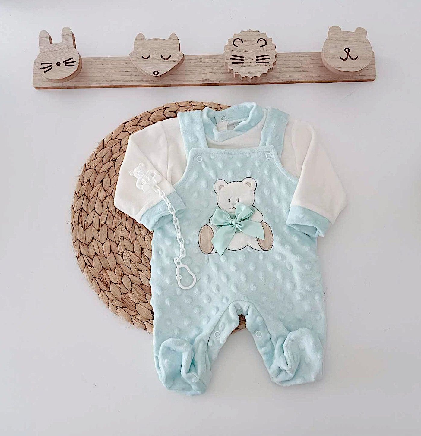 Jardineiras com camisola e porta chupetas Urso Laço Verde Água