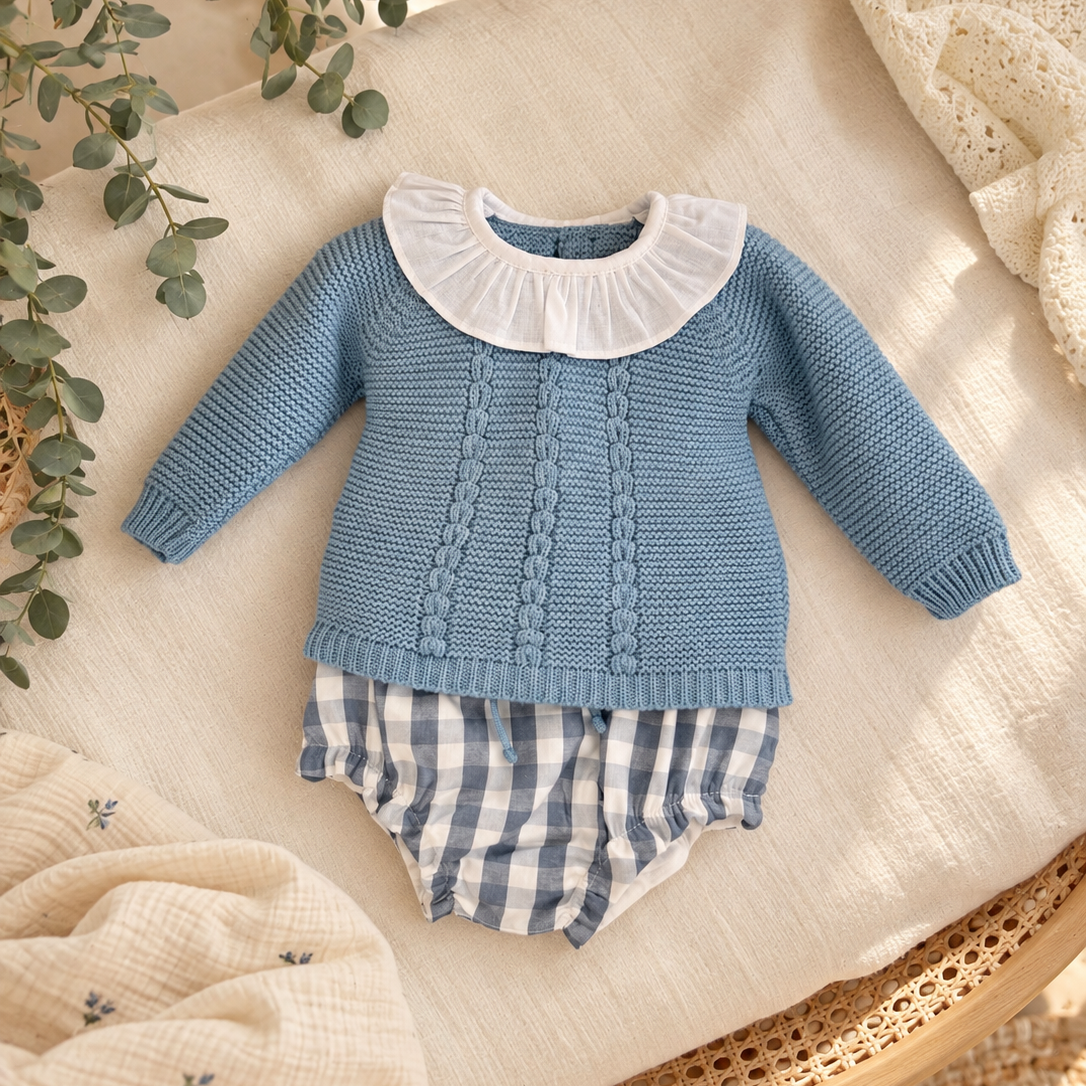 Tapa-fraldas Vichy azul com camisola de malha de gola com folho para bebé